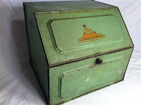 Old tin bread box restoration or cleaning 